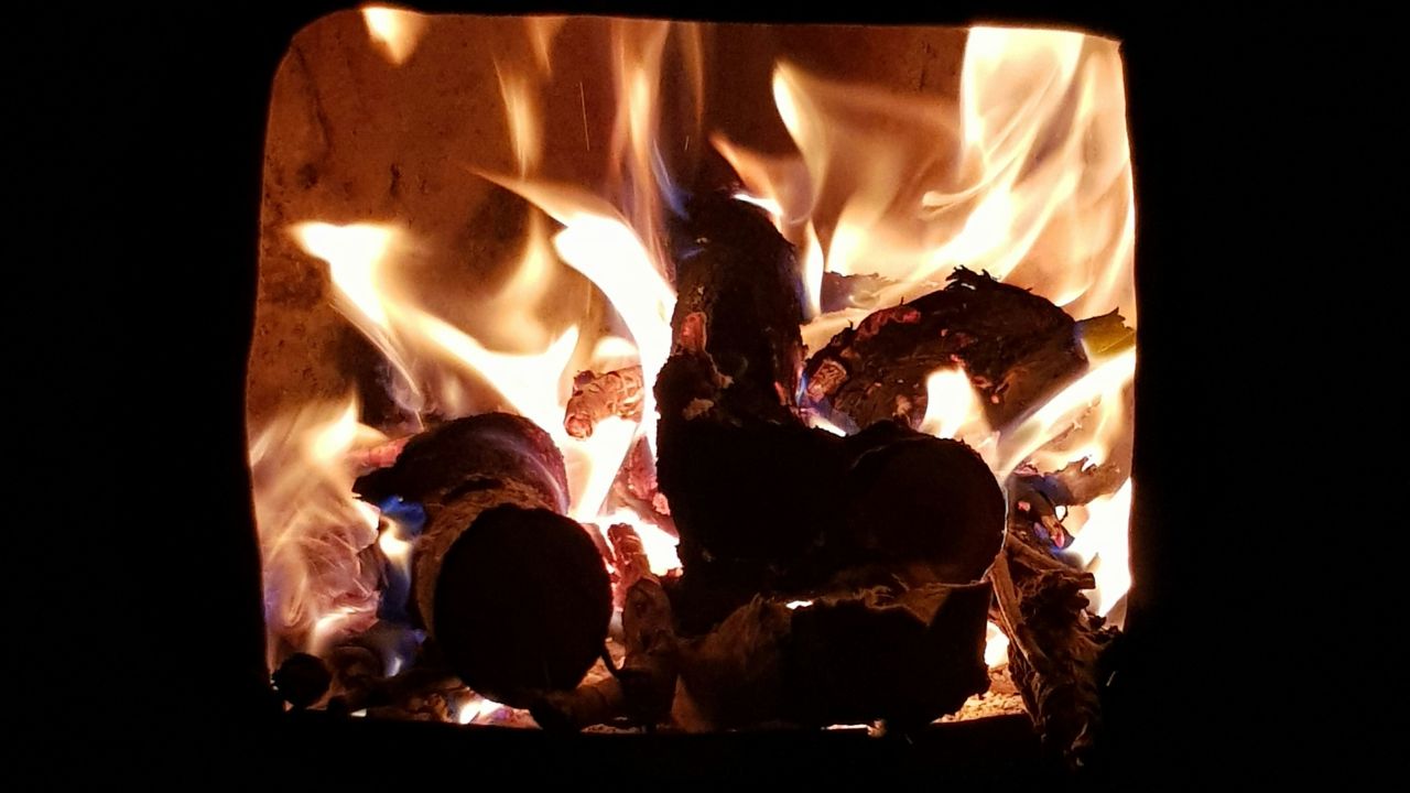 How to Build a Fire in a Fireplace: A Complete Guide for Beginners